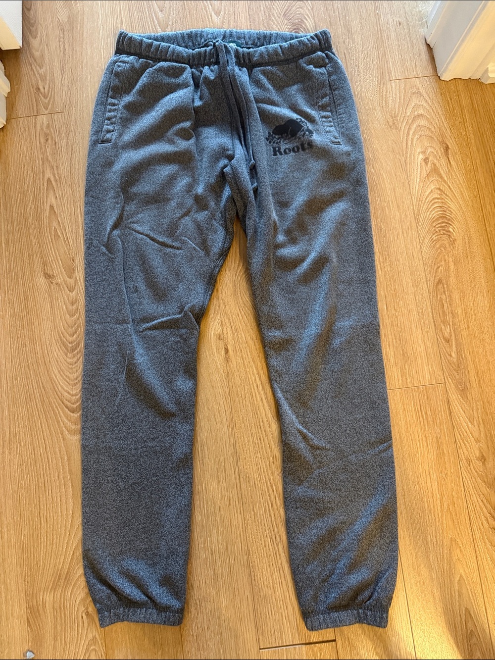 Roots Men’s Charcoal Gray Fleece Joggers- small